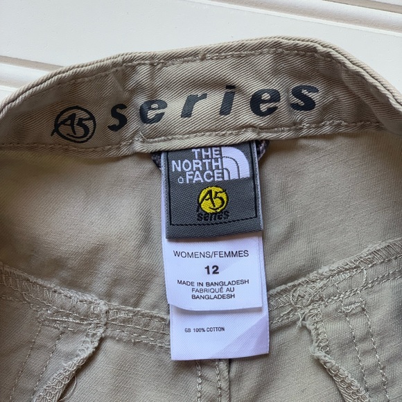 North face Kahki shorts - Picture 6 of 7